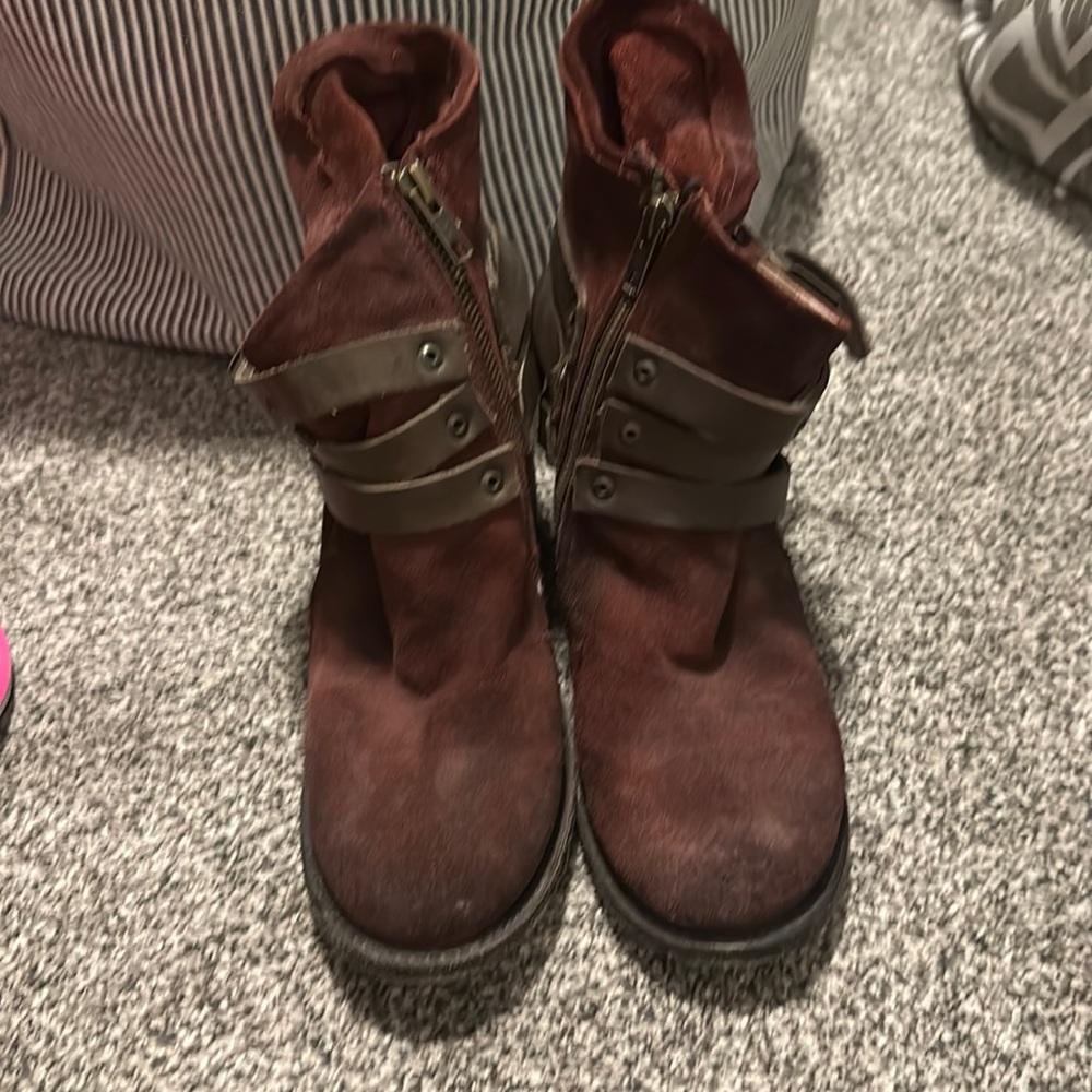 Maroon freebird boots